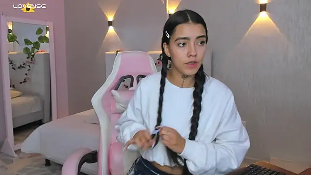 miagomezweb1 online show from March 2025 01:46:02 PM