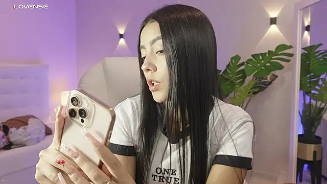 miagomezweb1 online show from November 2025 12:48:02 PM