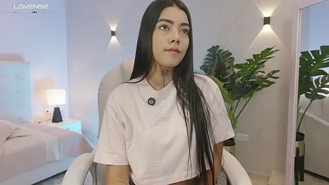 miagomezweb1 online show from September 2025 12:32:02 PM