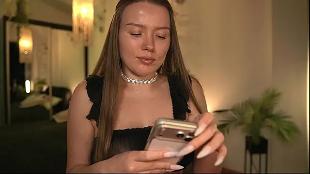 Snapshot of DaisyStacey chatting on June 2026 05:52:01 PM DaisyStacey online show from June 2026 05:52:01 PM