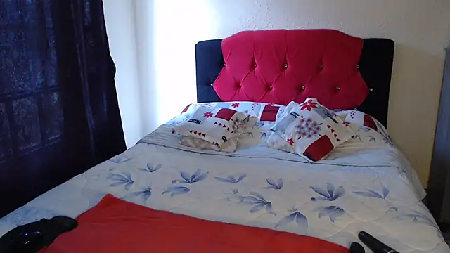 Crystal milkmature online show from April 2026 07:20:02 PM