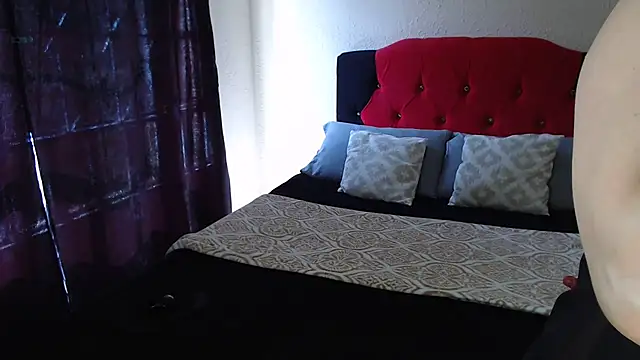 Crystal milkmature online show from December 2025 04:11:02 PM