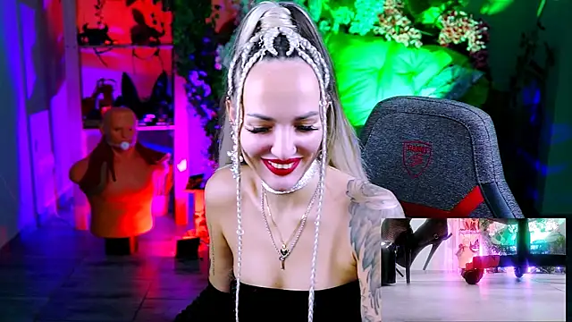 MonicaMaxwel online show from November 2025 12:10:02 PM