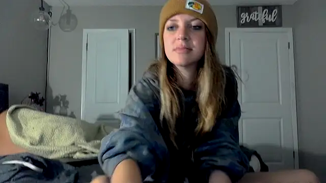 molly witha chance online show from October 2025 06:26:01 AM