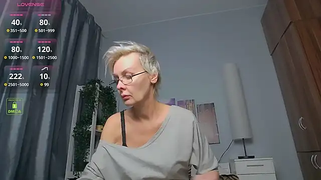 Snapshot of HelgaHimmell chatting on February 2025 03:45:01 AM HelgaHimmell online show from February 2025 03:45:01 AM
