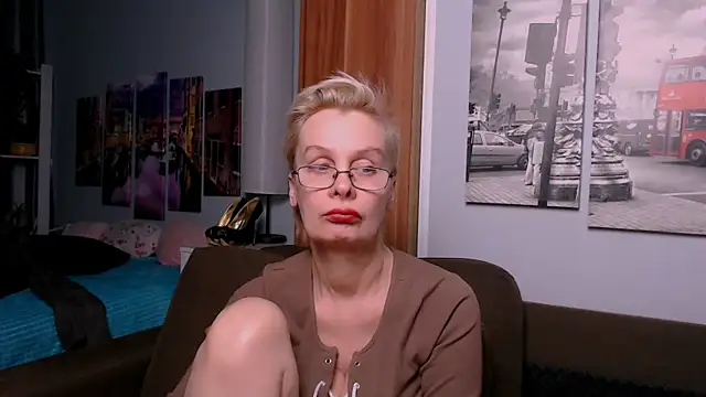 HelgaHimmell online show from April 2026 05:30:01 PM