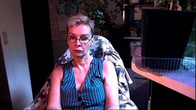 Snapshot of HelgaHimmell chatting on June 2026 02:15:01 PM HelgaHimmell online show from June 2026 02:15:01 PM