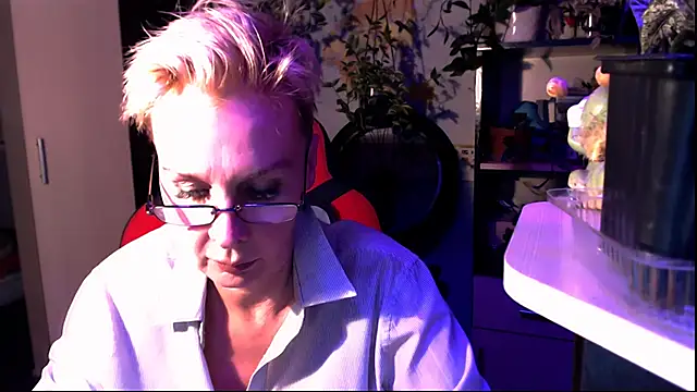 Snapshot of HelgaHimmell chatting on June 2026 09:34:02 PM HelgaHimmell online show from June 2026 09:34:02 PM