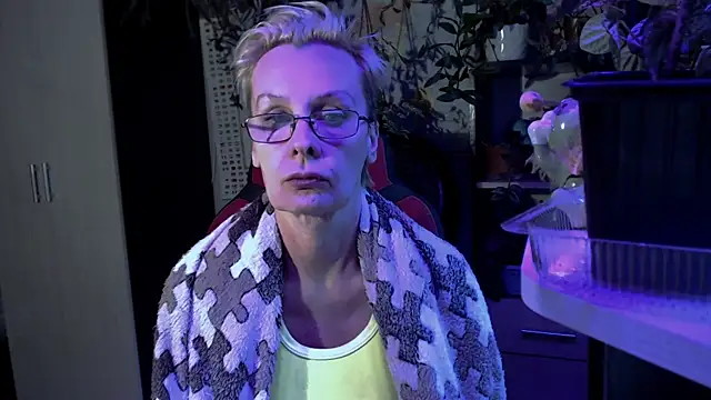 HelgaHimmell online show from July 2026 05:10:02 PM