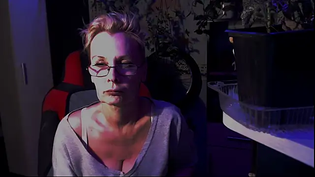 Snapshot of HelgaHimmell chatting on June 2026 10:18:02 PM HelgaHimmell online show from June 2026 10:18:02 PM