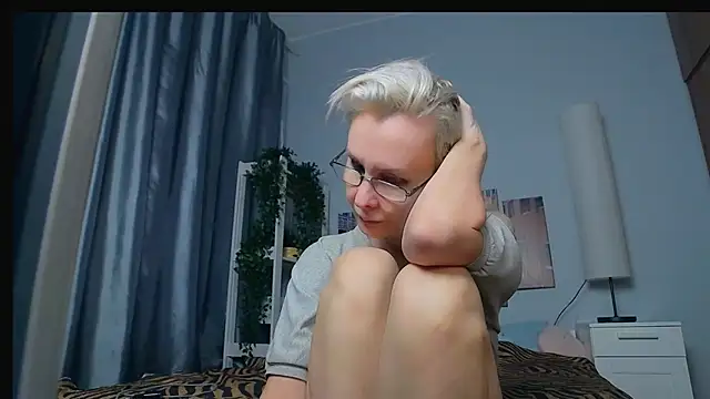 Snapshot of HelgaHimmell chatting on February 2025 06:54:01 AM HelgaHimmell online show from February 2025 06:54:01 AM