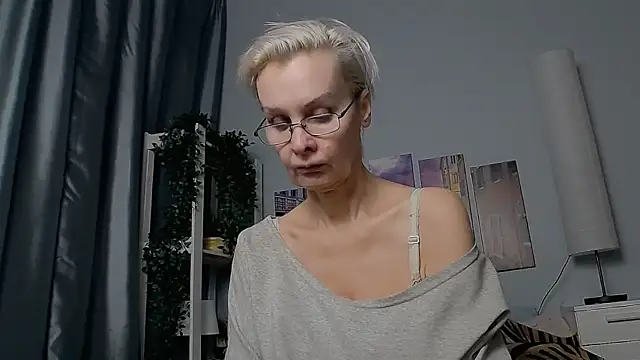 Snapshot of HelgaHimmell chatting on January 2025 10:30:02 PM HelgaHimmell online show from January 2025 10:30:02 PM