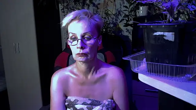 HelgaHimmell online show from July 2026 08:52:01 PM