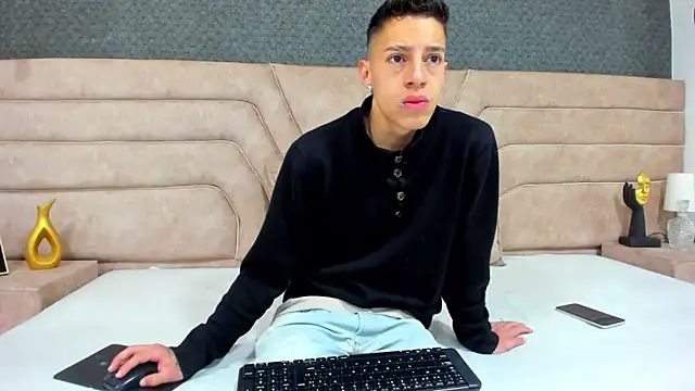 Snapshot of thiago19s chatting on June 2026 12:35:01 PM thiago19s online show from June 2026 12:35:01 PM