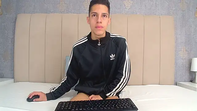 Snapshot of thiago19s chatting on June 2026 12:58:01 PM thiago19s online show from June 2026 12:58:01 PM
