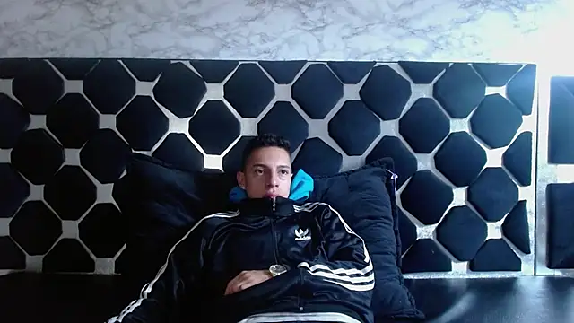 Snapshot of thiago19s chatting on February 2025 03:27:01 PM thiago19s online show from February 2025 03:27:01 PM