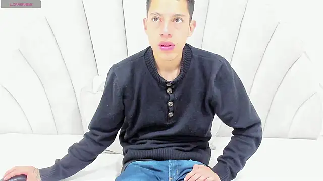 Snapshot of thiago19s chatting on March 2025 02:44:01 PM thiago19s online show from March 2025 02:44:01 PM