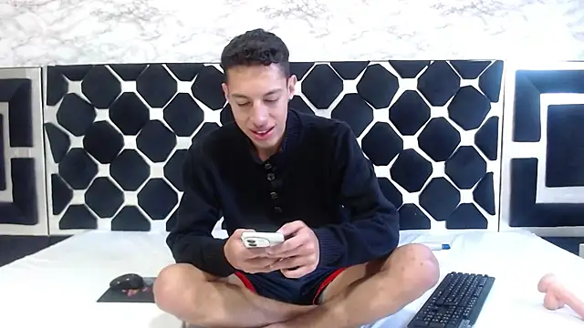 Snapshot of thiago19s chatting on January 2025 06:28:01 PM thiago19s online show from January 2025 06:28:01 PM