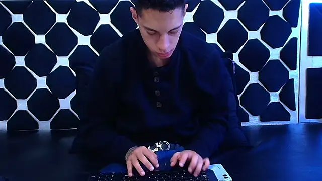 Snapshot of thiago19s chatting on February 2025 06:54:02 PM thiago19s online show from February 2025 06:54:02 PM