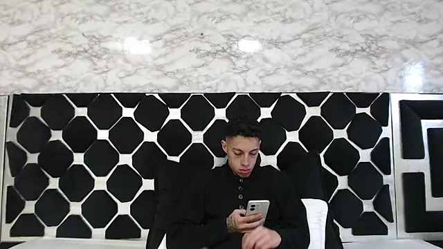 Snapshot of thiago19s chatting on March 2025 10:27:02 PM thiago19s online show from March 2025 10:27:02 PM