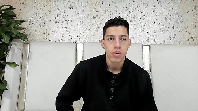 Snapshot of thiago19s chatting on February 2025 08:35:02 PM thiago19s online show from February 2025 08:35:02 PM