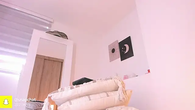 nicolette bale online show from January 2026 01:04:02 PM