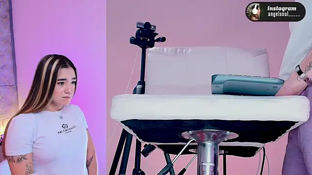 Angelst   online show from February 2026 06:34:02 AM