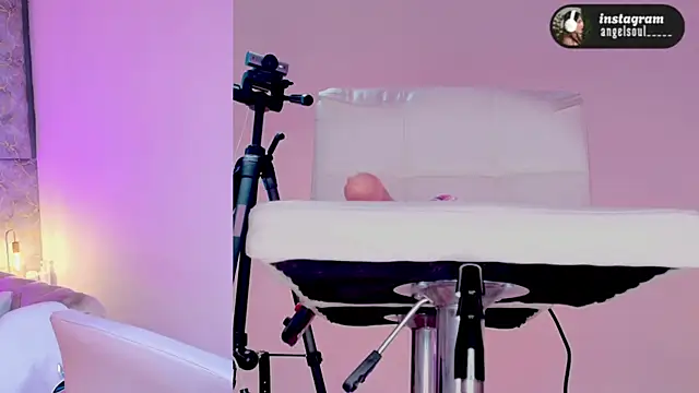 Angelst   online show from February 2026 06:33:01 AM