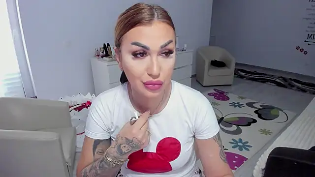 GlossyDiamondX online show from February 2025 06:28:01 AM