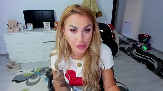 GlossyDiamondX online show from September 2025 04:24:01 AM