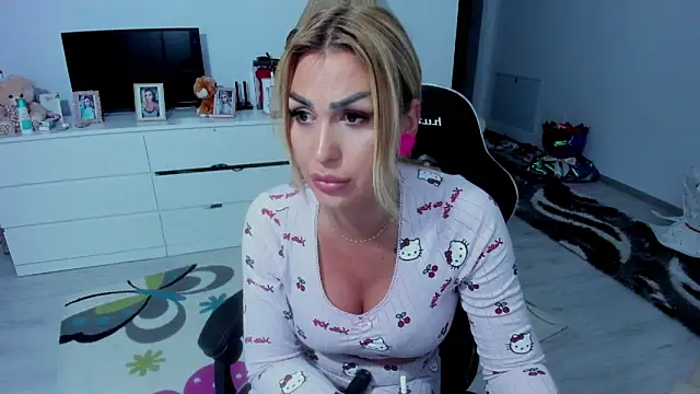 GlossyDiamondX online show from September 2025 03:28:02 PM