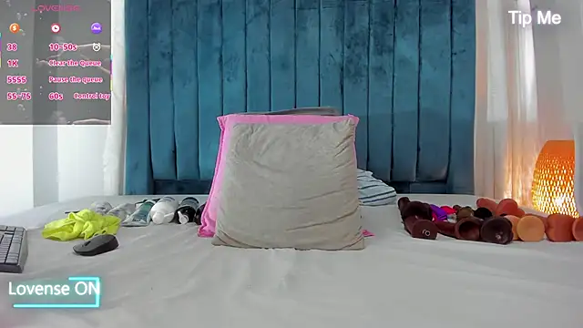 blondehorny69 online show from October 2025 07:36:01 PM