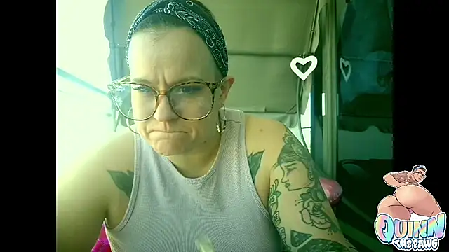 quinnmariexo online show from December 2025 05:07:01 PM