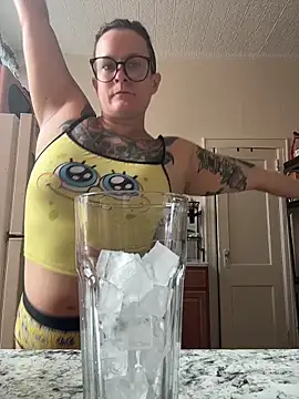 quinnmariexo online show from April 2026 04:00:02 PM