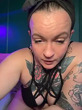 quinnmariexo online show from June 2026 10:04:01 PM