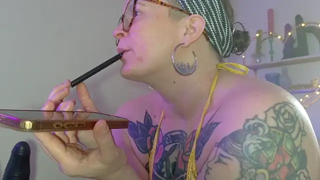 quinnmariexo online show from March 2026 04:46:01 PM