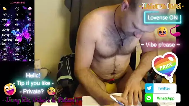 Snapshot of RealManHaveHairy chatting on September 2025 04:30:01 AM RealManHaveHairy online show from September 2025 04:30:01 AM