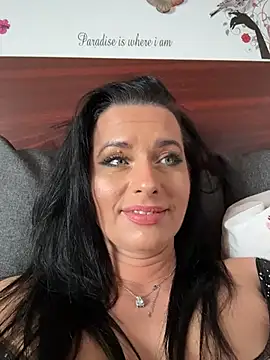 Hotmomcheckk  online show from January 2026 11:47:01 AM