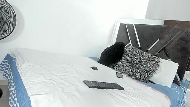 alizehorny online show from October 2025 05:12:02 PM