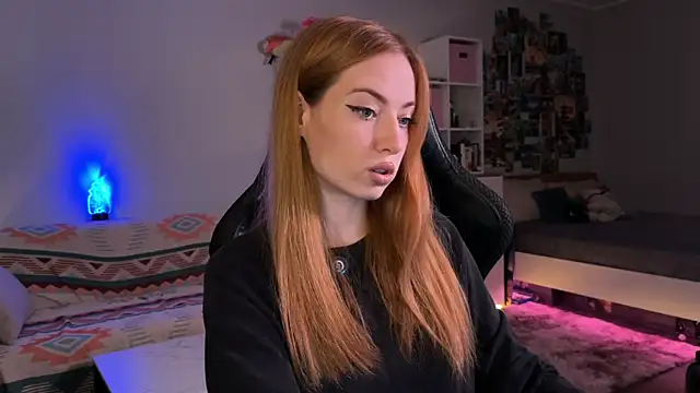 LinaWitch online show from October 2025 11:51:01 AM