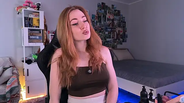 LinaWitch online show from October 2025 11:10:02 AM