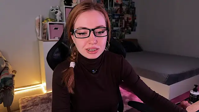 LinaWitch online show from November 2025 06:17:01 AM