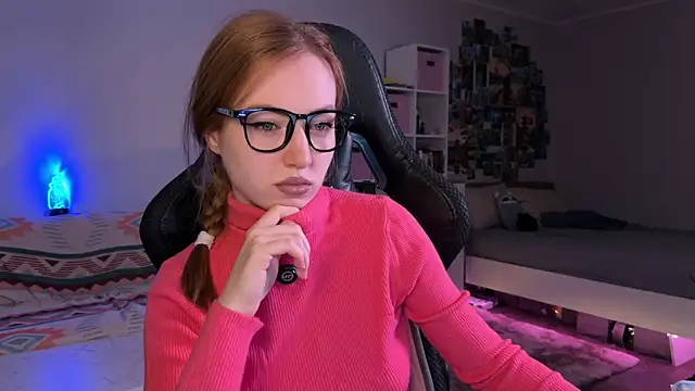 LinaWitch online show from October 2025 11:18:01 AM