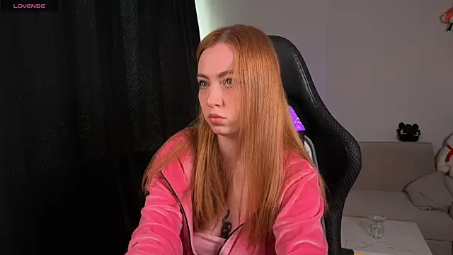 LinaWitch online show from September 2025 11:05:01 AM