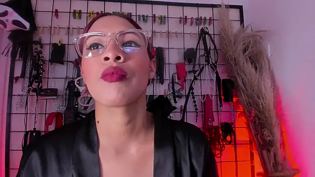 Snapshot of charrlotte_quinn chatting on December 2025 03:50:02 PM charrlotte quinn online show from December 2025 03:50:02 PM