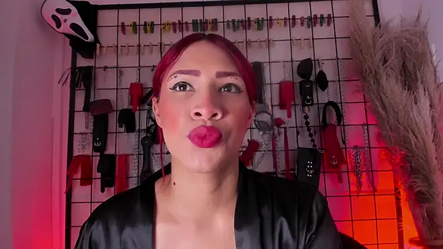 charrlotte quinn online show from November 2025 03:48:02 PM