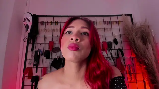 charrlotte quinn online show from November 2025 02:43:02 PM