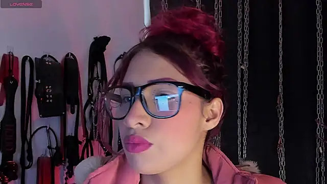 Snapshot of charrlotte_quinn chatting on July 2026 10:10:02 PM charrlotte quinn online show from July 2026 10:10:02 PM
