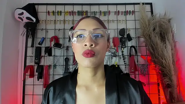 charrlotte quinn online show from November 2025 03:12:01 PM