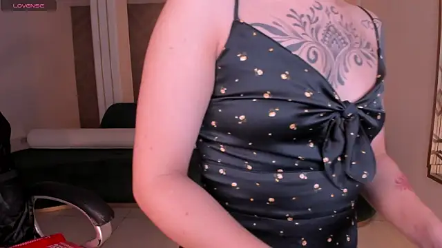 Snapshot of MollySundersX chatting on June 2026 08:14:01 PM MollySundersX online show from June 2026 08:14:01 PM